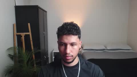 Snapshot of yeff_stone chatting on 03-18-26, 12:47 yeff online show from 03-18-26, 12:47