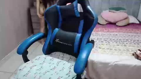 yeibles_hana2 online show from 10-17-25, 12:47