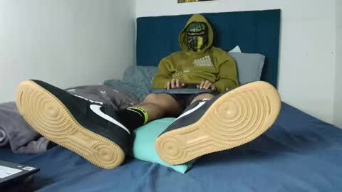 yeisongomezz online show from 12-21-25, 04:14