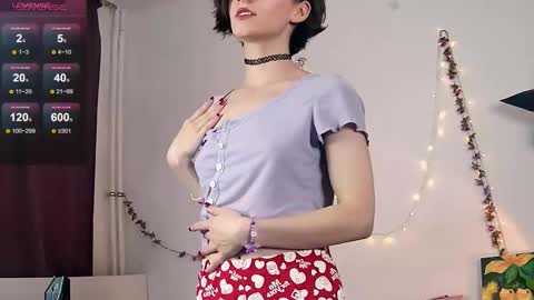 Snapshot of yellow_songbird chatting on 10-08-25, 03:42 Liya online show from 10-08-25, 03:42