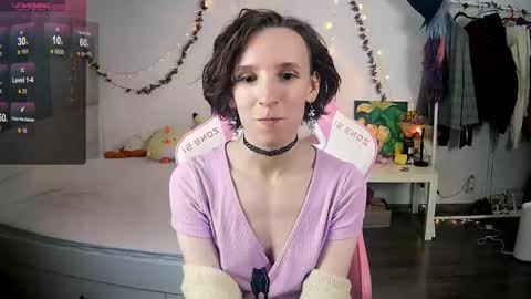 Snapshot of yellow_songbird chatting on 11-09-25, 05:11 Liya online show from 11-09-25, 05:11