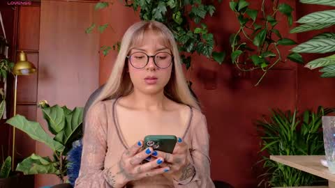 yeriawaddell  online show from 05-19-26, 08:48