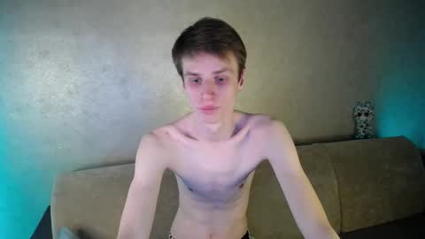 Snapshot of yes_cute_boy_ chatting on 03-09-26, 09:41 Eden online show from 03-09-26, 09:41