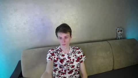 Snapshot of yes_cute_boy_ chatting on 03-10-26, 05:51 Eden online show from 03-10-26, 05:51