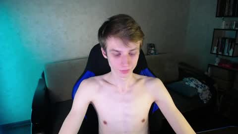 Snapshot of yes_cute_boy_ chatting on 04-07-26, 10:59 Eden online show from 04-07-26, 10:59