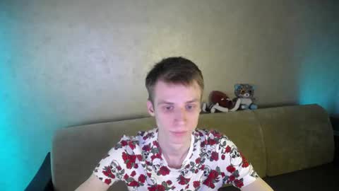 Snapshot of yes_cute_boy_ chatting on 05-26-26, 12:39 Eden online show from 05-26-26, 12:39