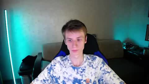 Snapshot of yes_cute_boy_ chatting on 07-05-26, 10:28 Eden online show from 07-05-26, 10:28