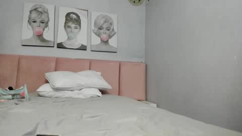 Snapshot of yess__daddy chatting on 02-06-25, 10:15 yess__daddy online show from 02-06-25, 10:15