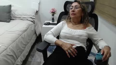 Snapshot of yessilatin chatting on 04-20-26, 01:52 jessy online show from 04-20-26, 01:52