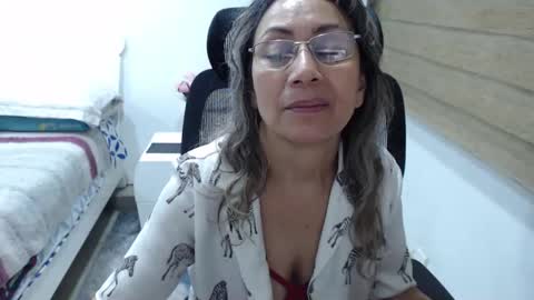 Snapshot of yessilatin chatting on 04-27-26, 03:26 jessy online show from 04-27-26, 03:26