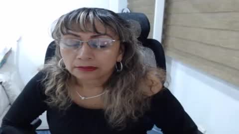 Snapshot of yessilatin chatting on 05-10-26, 01:11 jessy online show from 05-10-26, 01:11
