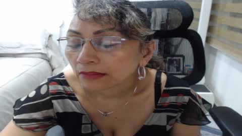 Snapshot of yessilatin chatting on 06-20-26, 11:18 jessy online show from 06-20-26, 11:18