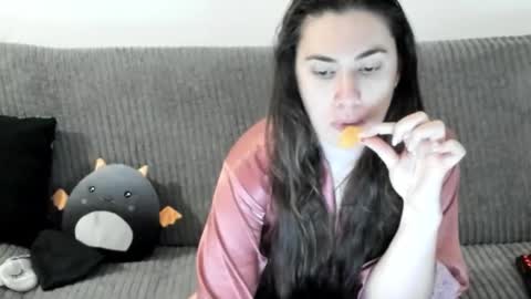 Snapshot of yesyoucanjustdoit chatting on 03-19-26, 04:55 Kira online show from 03-19-26, 04:55