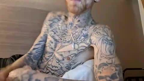 Snapshot of yfwb69xxx chatting on 10-18-25, 11:33 yfwb69xxx online show from 10-18-25, 11:33