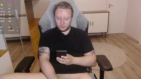 Snapshot of yhdxhy chatting on 06-08-26, 08:09 James online show from 06-08-26, 08:09