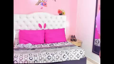 Snapshot of yineth_hot chatting on 11-15-25, 10:15 yineth_hot online show from 11-15-25, 10:15