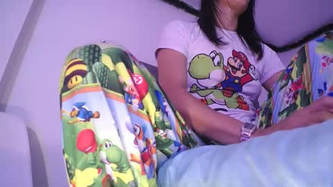 Snapshot of yinn_silver chatting on 01-06-25, 01:19 Yiny online show from 01-06-25, 01:19