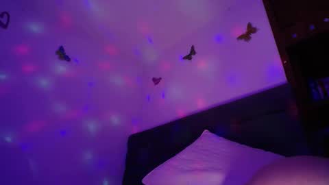 Snapshot of yinn_silver chatting on 02-18-25, 08:38 Yiny online show from 02-18-25, 08:38