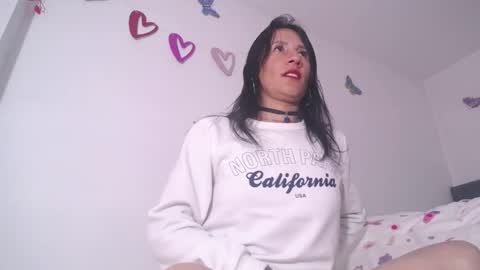 Snapshot of yinn_silver chatting on 03-06-25, 11:58 Yiny online show from 03-06-25, 11:58