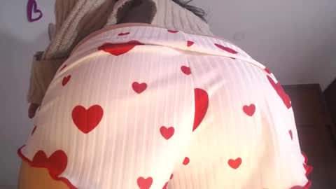 Snapshot of yinn_silver chatting on 03-07-25, 04:46 Yiny online show from 03-07-25, 04:46