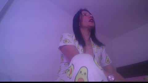 Snapshot of yinn_silver chatting on 11-08-25, 09:09 Yiny online show from 11-08-25, 09:09