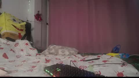 Snapshot of yinn_silver chatting on 11-27-25, 09:00 Yiny online show from 11-27-25, 09:00