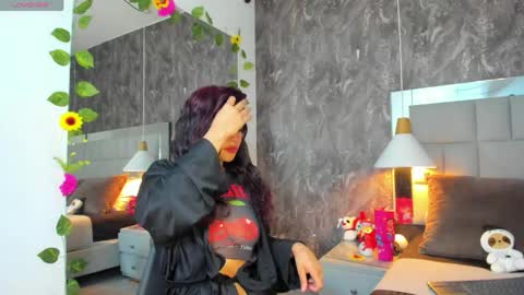 yiyisandoval online show from 04-04-26, 08:06