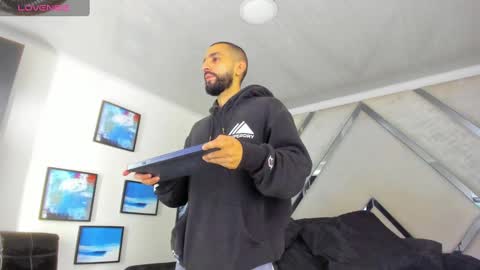 Yiyo online show from 02-05-25, 04:06