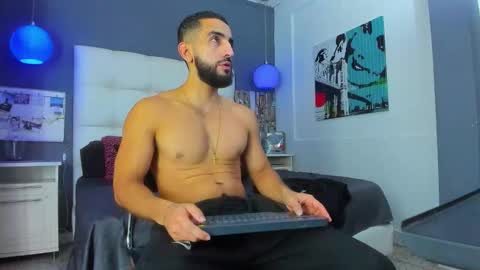 Yiyo online show from 12-03-25, 04:42