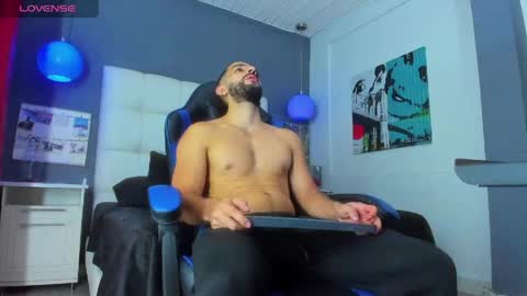 Yiyo online show from 03-14-26, 04:18