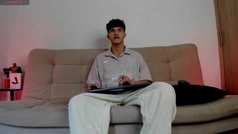 Snapshot of yizus_bonz chatting on 11-06-25, 10:21 yizus_bonz online show from 11-06-25, 10:21