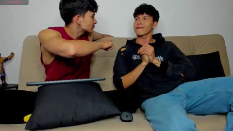 Snapshot of yizus_bonz chatting on 12-15-25, 12:15 yizus_bonz online show from 12-15-25, 12:15