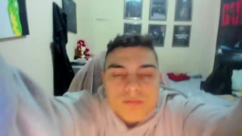 Snapshot of yker18 chatting on 05-21-26, 03:35 yker online show from 05-21-26, 03:35