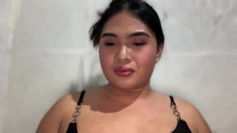 Snapshot of yllanahard chatting on 12-17-25, 12:11 yllana love online show from 12-17-25, 12:11