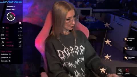 Snapshot of yngmilf_ chatting on 02-02-25, 01:45 online show from 02-02-25, 01:45