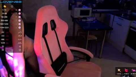 Snapshot of yngmilf_ chatting on 02-03-25, 08:46 online show from 02-03-25, 08:46