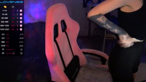 Snapshot of yngmilf_ chatting on 02-18-25, 08:58 online show from 02-18-25, 08:58