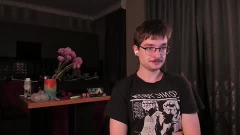 Snapshot of yoga_pizza_420 chatting on 11-16-25, 04:29 Max online show from 11-16-25, 04:29