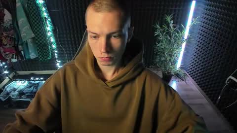 Snapshot of yoi_aji chatting on 10-18-25, 04:59 You can ask my name in pm online show from 10-18-25, 04:59