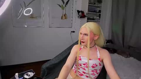 Mikaella - Mika online show from 12-01-25, 08:58