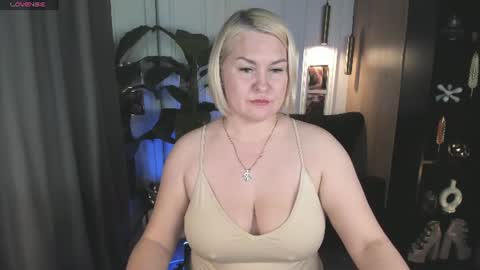 Snapshot of yolanda_kiss chatting on 06-29-26, 08:20 Yolanda online show from 06-29-26, 08:20