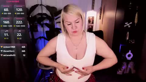 Snapshot of yolanda_kiss chatting on 07-02-26, 03:23 Yolanda online show from 07-02-26, 03:23