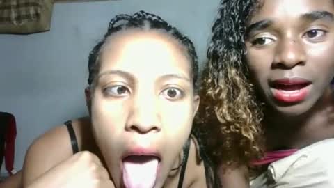 Snapshot of yolandrina05 chatting on 09-11-25, 01:44 yolandrina05 online show from 09-11-25, 01:44