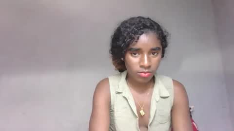 Snapshot of yolandrina05 chatting on 09-22-25, 05:53 yolandrina05 online show from 09-22-25, 05:53