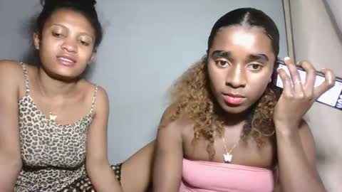 Snapshot of yolandrina05 chatting on 10-09-25, 06:06 yolandrina05 online show from 10-09-25, 06:06