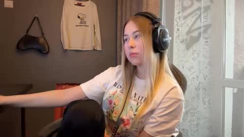 Snapshot of yolondaillovsky chatting on 11-04-25, 07:18 I am Rose ntmu Lets hit 10 Thumbs Up together online show from 11-04-25, 07:18