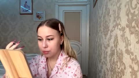 Snapshot of yolondaillovsky chatting on 11-09-25, 06:12 I am Rose ntmu Lets hit 10 Thumbs Up together online show from 11-09-25, 06:12