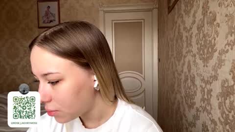 Snapshot of yolondaillovsky chatting on 11-17-25, 08:42 I am Rose ntmu Lets hit 10 Thumbs Up together online show from 11-17-25, 08:42