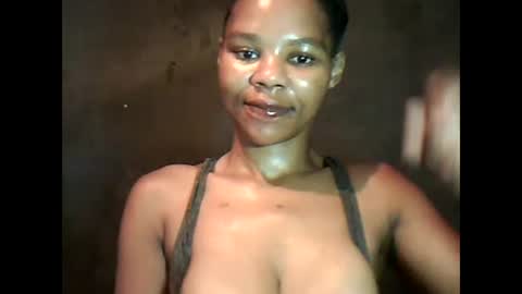 Snapshot of yoncexx25 chatting on 12-23-24, 05:06 amazingkellyxx online show from 12-23-24, 05:06