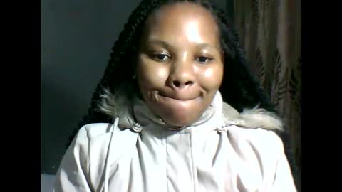 Snapshot of yoncexx25 chatting on 02-16-25, 04:53 amazingkellyxx online show from 02-16-25, 04:53